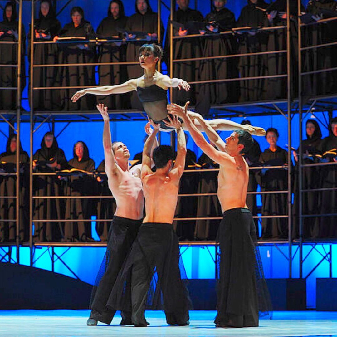 buehnendesign-carmina-burana-bluth-stagedesign-5